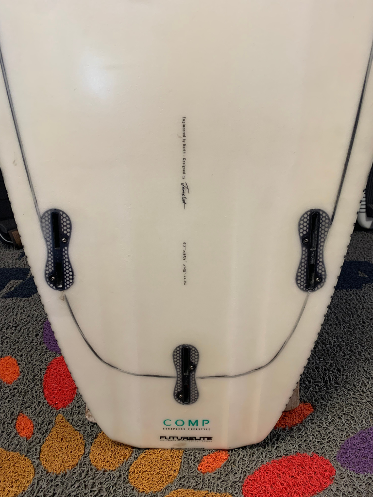 COMP SURFBOARD 5'2 FT